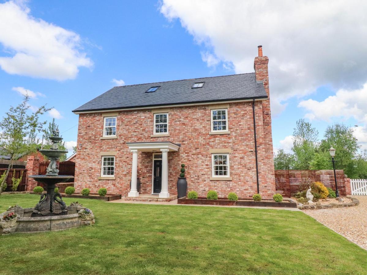 Villa Moor End Manor Poulton-le-Fylde Exterior foto