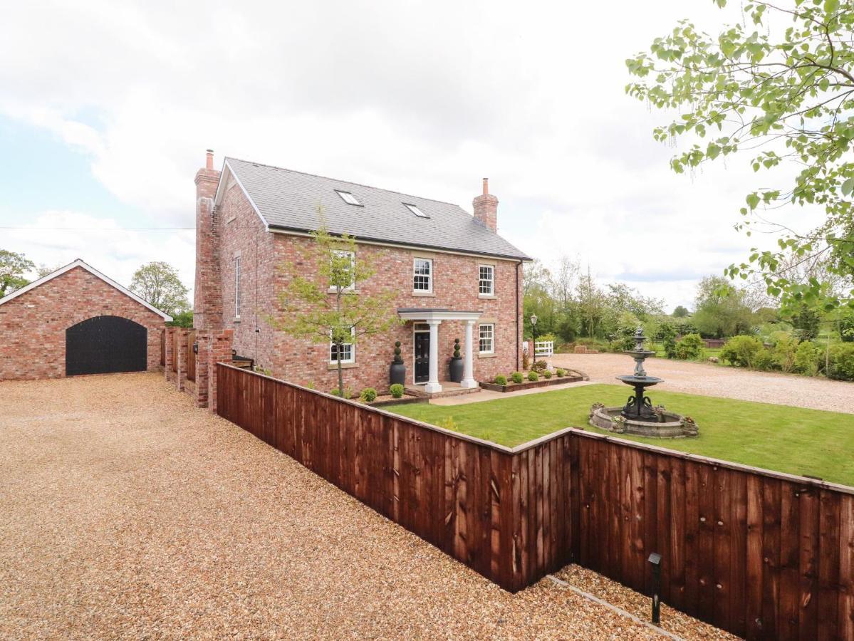Villa Moor End Manor Poulton-le-Fylde Exterior foto